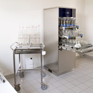 Máy rửa dụng cụ Steelco Lab 610