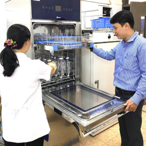 Máy rửa dụng cụ thủy tinh phòng thí nghiệm tự động