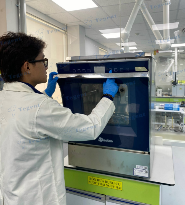 Máy rửa dụng cụ Steelco Lab 500 dùng rửa dụng cụ thủy tinh phòng thí nghiệm